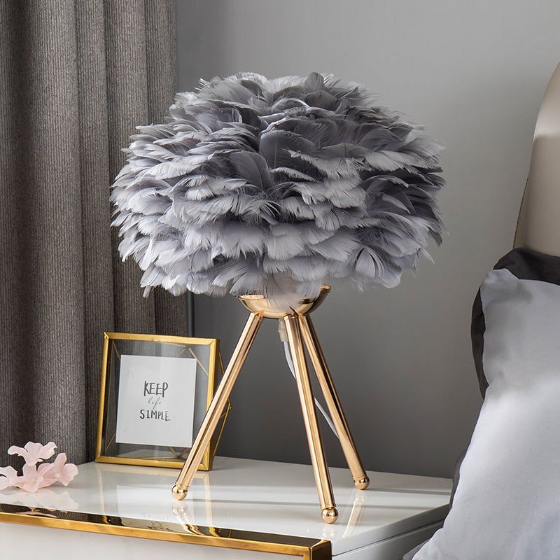 Faye | Stimmungsvolle LED Plume Tischlampe