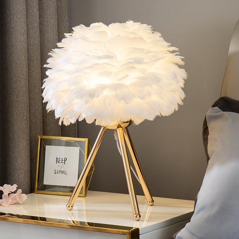 Faye | Stimmungsvolle LED Plume Tischlampe