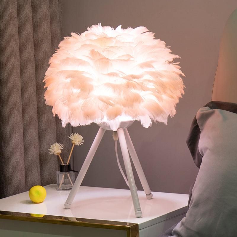 Faye | Stimmungsvolle LED Plume Tischlampe