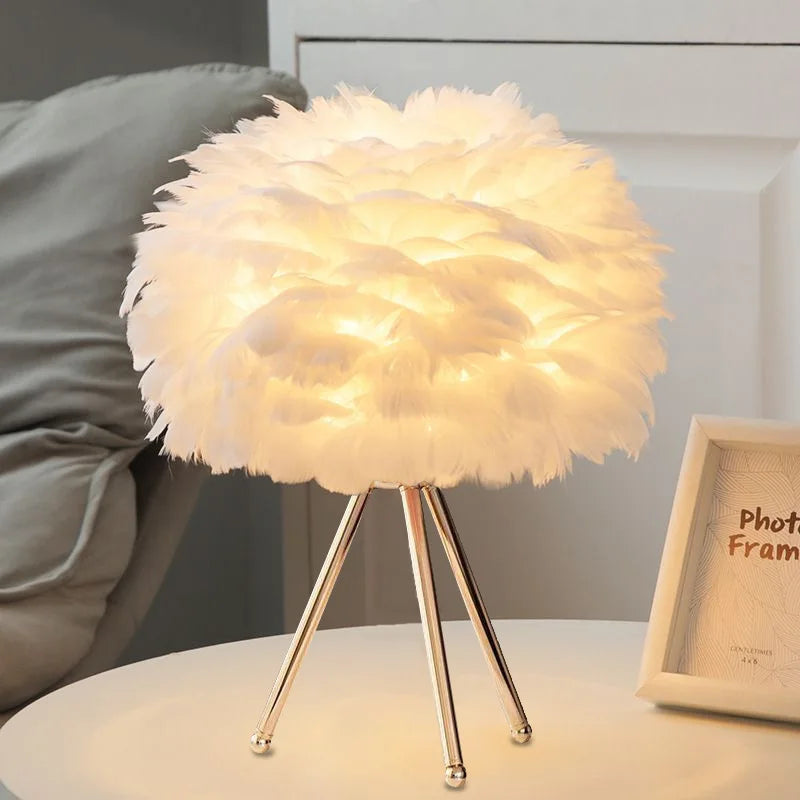 Faye | Stimmungsvolle LED Plume Tischlampe