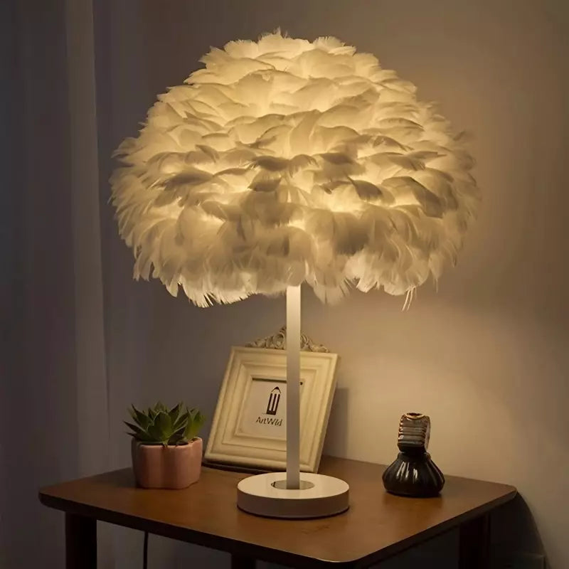 Faye | Stimmungsvolle LED Plume Tischlampe