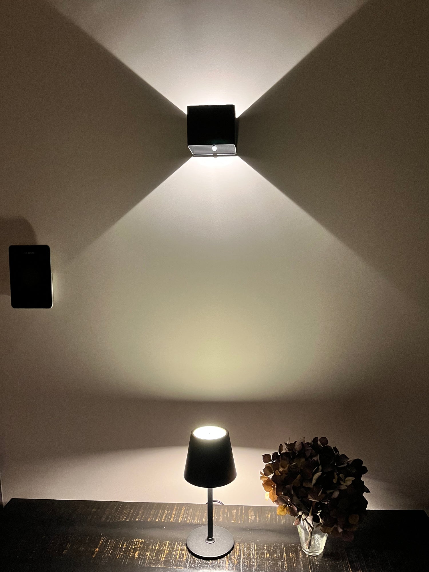Bawoo Draadloze wandlamp voor binnen, 2 stuks, werkt op batterijen, met afneembare 5200 mAh laadstang en dimbare afstandsbediening, 3 kleuren, draadloze wandlampen, zwart Bawoo Draadloze wandlamp voor binnen, 2 stuks, werkt op batterijen, met afneembare 5200 mAh laadstang en dimbare afstandsbediening, 3 kleuren, draadloze wandlampen, zwart