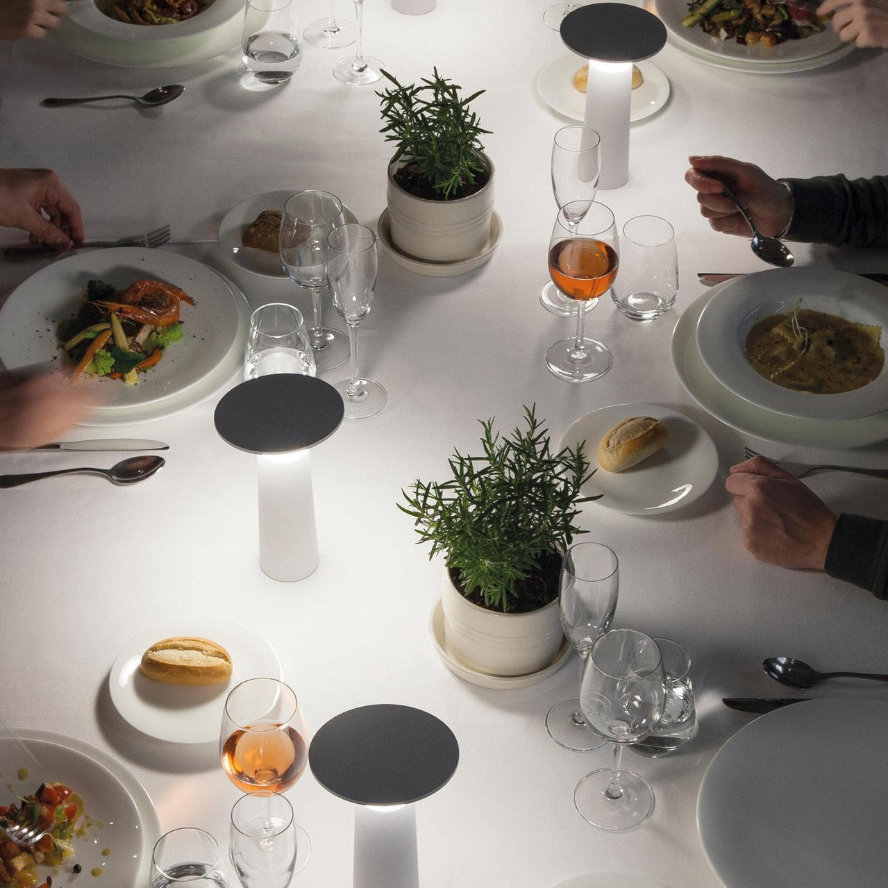 Elsa | Moderne Tafellamp met 360°  draaibaar deel
