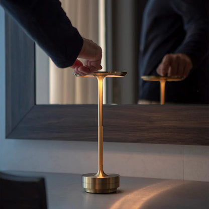 Ingeborg | Elegante Retro-Tischlampe aus Kopenhagen. Angebot (1+1 gratis)