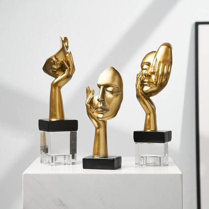 Elegante Denkerskulptur in drei nordischen Designs