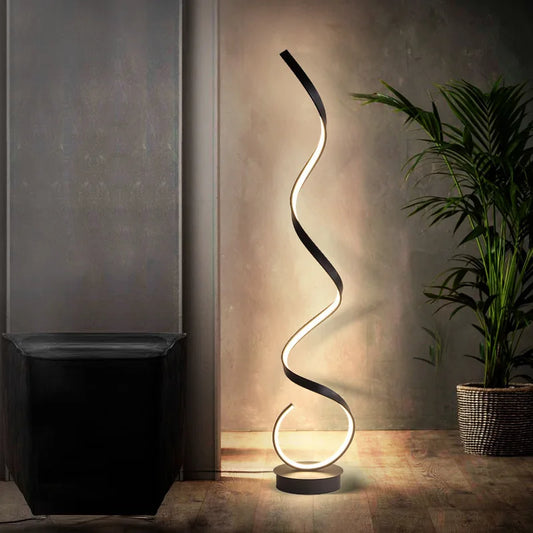 Karolina | Moderne verzierte Stehlampe