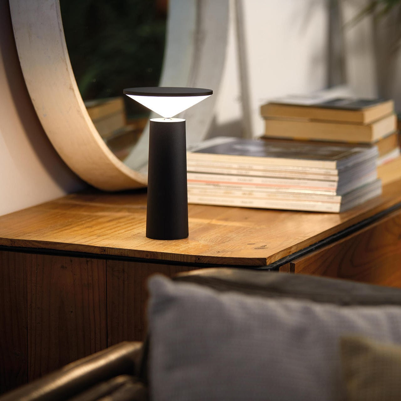 Elsa | Moderne Tafellamp met 360°  draaibaar deel